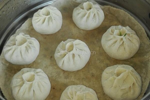 槐花韭菜鸡蛋包子的做法图解22