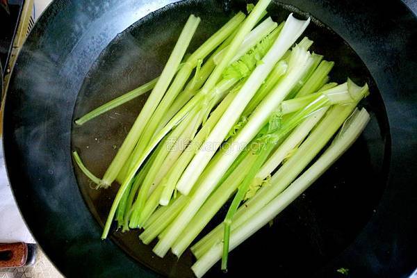 糖果蒸饺（芹菜猪肉馅儿）的做法图解6