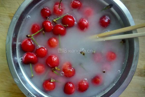 樱桃罐头的做法图解3