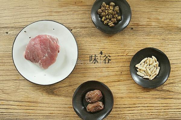 石斛炖瘦肉汤的做法图解1