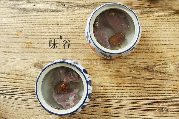石斛炖瘦肉汤的做法图解4