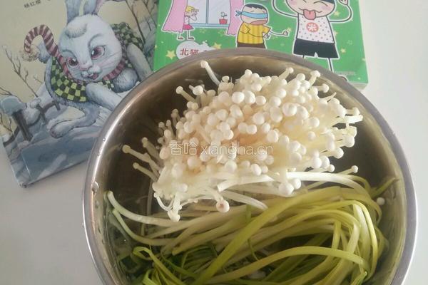 蒜苗拌金针菇的做法图解1