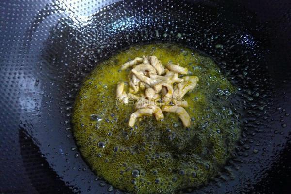 青椒茭白炒肉丝的做法图解2