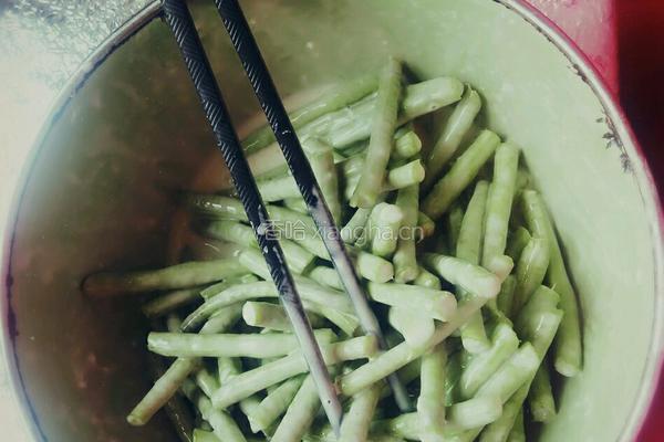 椒盐豆角的做法图解2