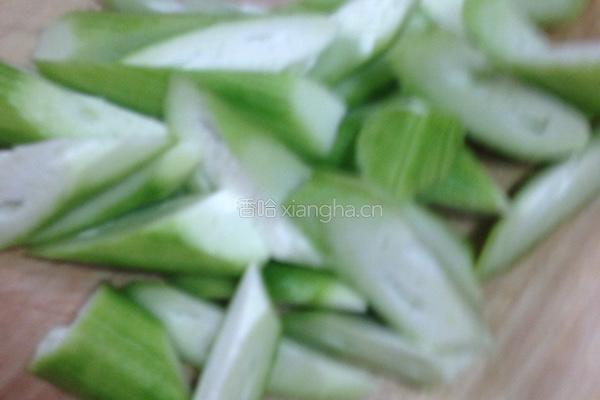 丝瓜毛豆的做法图解2