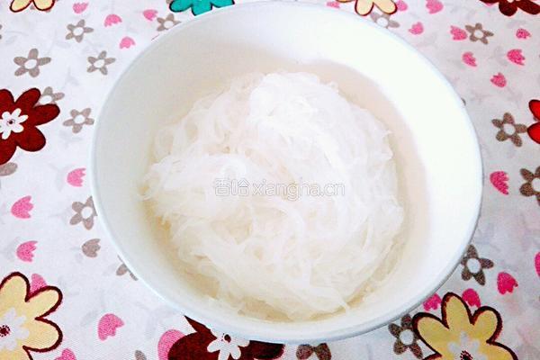 酸辣白菜粉丝的做法图解3
