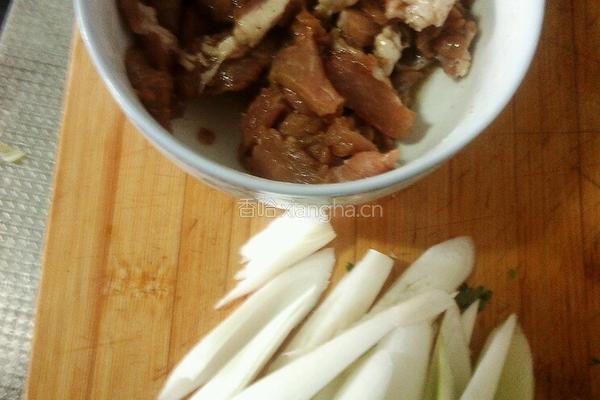 葱爆肉的做法图解1