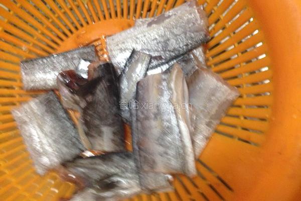 剁椒蒸带鱼的做法图解1
