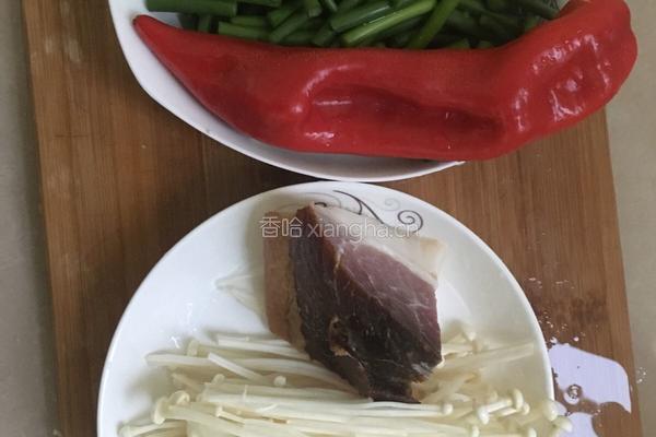 蒜苔金针菇炒肉的做法图解1
