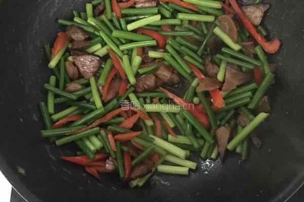 蒜苔金针菇炒肉的做法图解4
