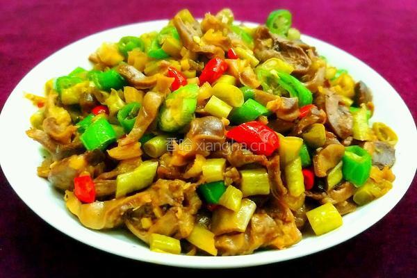酸豆角炒鸡杂的做法图解12