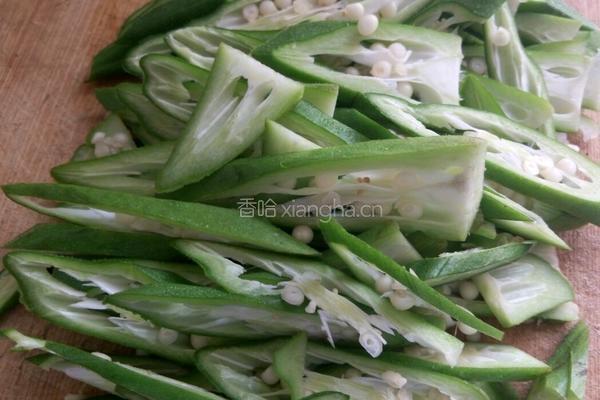 鸡蛋炒秋葵的做法图解2