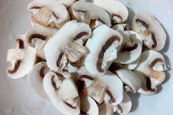 蚝汁口蘑荷兰豆的做法图解3