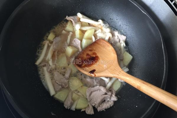 土豆青豆海鲜菇炒里脊肉的做法图解6
