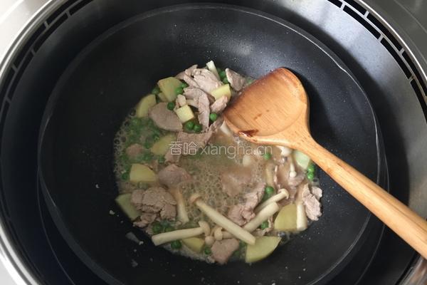 土豆青豆海鲜菇炒里脊肉的做法图解7