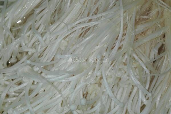 香辣金针菇的做法图解1