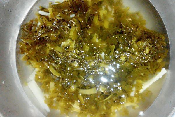酸菜炒肉的做法图解4