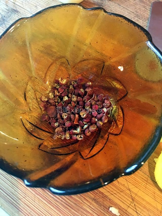准备适量花椒
