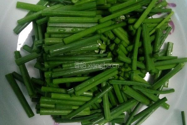 韭菜花炒蛋的做法图解2