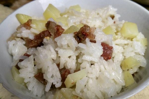 土豆腊肠焖饭的做法图解8