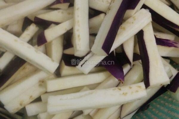 肉丝茄子的做法图解1