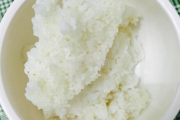 腊味什锦炒饭的做法图解1