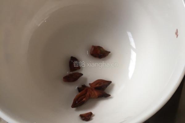 五香花生米拌黄瓜的做法图解2
