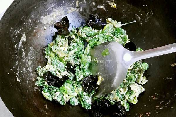 芹菜叶炒鸡蛋的做法图解5