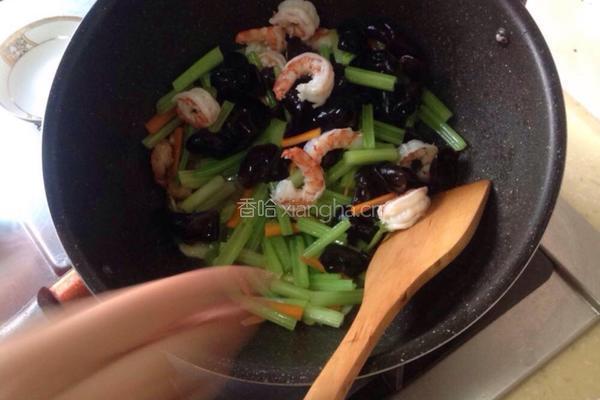 芹菜炒木耳的做法图解10