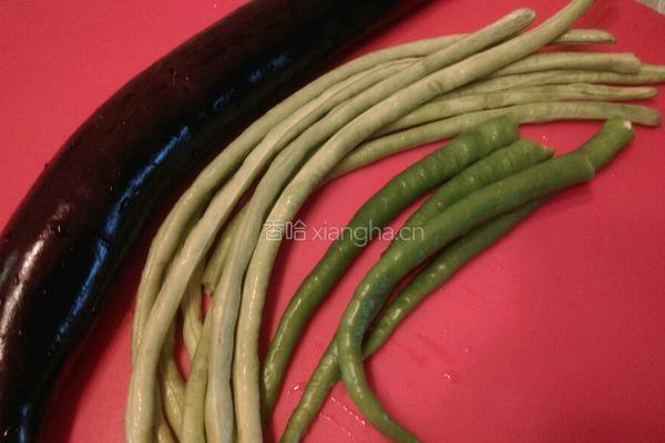 茄子打卤面的做法图解1