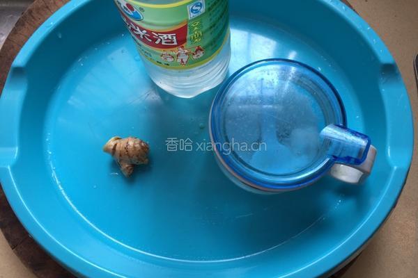 玉米胡萝卜山药排骨汤的做法图解2