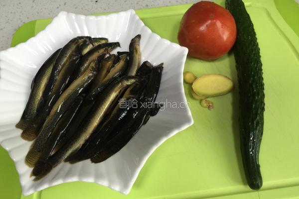 番茄黄瓜泥鳅汤的做法图解2