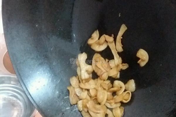 花菜炒腊肉的做法图解2