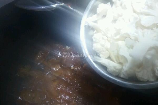 花菜炒腊肉的做法图解12