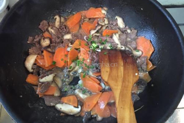 胡萝卜炒牛肉的做法图解8