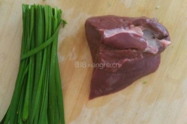 韭菜炒猪肝的做法图解1