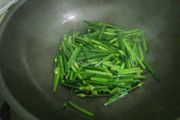 韭菜苔炒香干的做法图解3