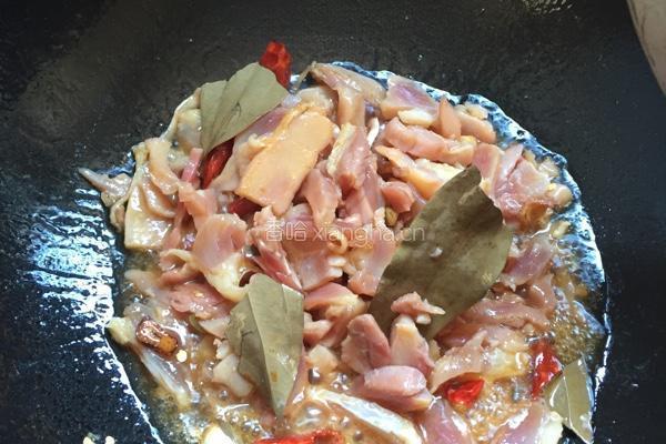 辣鸡腿炒青豆的做法图解3