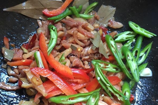 辣鸡腿炒青豆的做法图解4