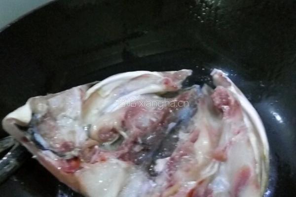 玉米鱼头豆腐汤的做法图解3