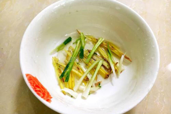 微波番茄虾的做法图解4