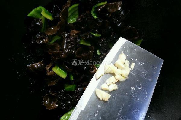 青椒炒木耳的做法图解8
