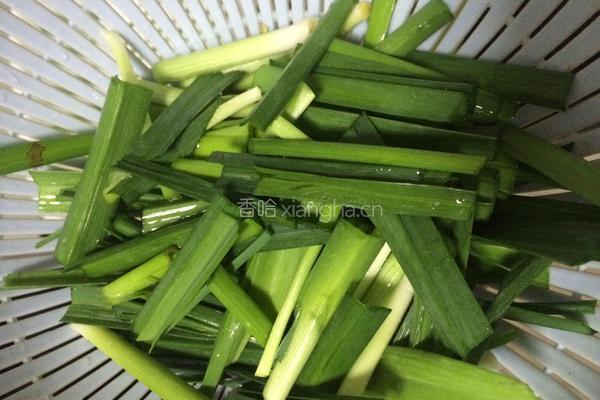 血豆腐肉片炒青蒜的做法图解2