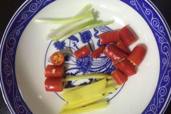 血豆腐肉片炒青蒜的做法图解3