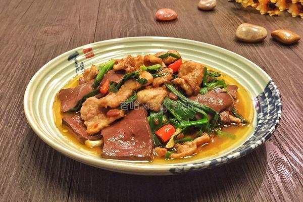 血豆腐肉片炒青蒜的做法图解12