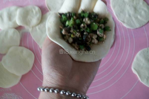 豇豆角木耳肉包子的做法图解14