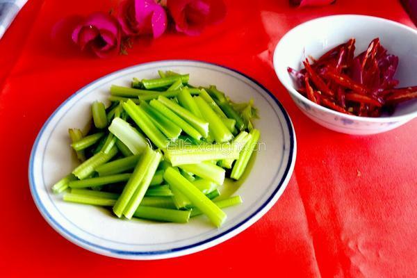 干煸鱿鱼丝的做法图解3