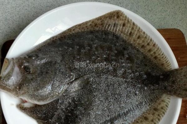 火腿清蒸多宝鱼的做法图解1
