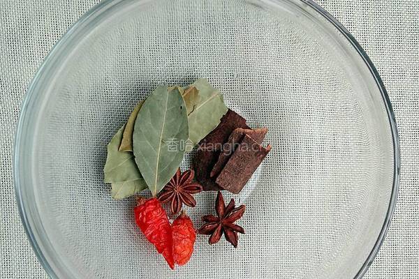 水煮花生的做法图解2