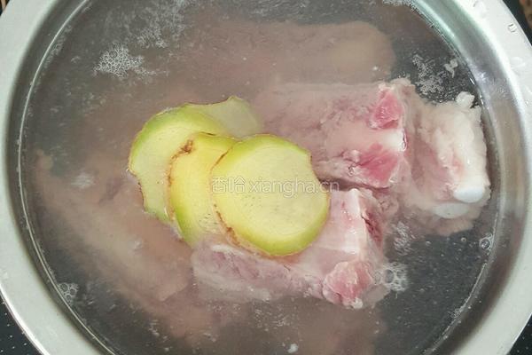 酸甜菠萝排骨的做法图解3